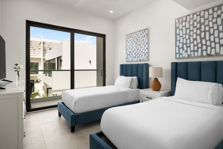 Seascape Grace Bay Hotel & Townhome Villas