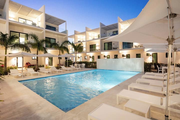 Seascape Grace Bay Hotel & Townhome Villas