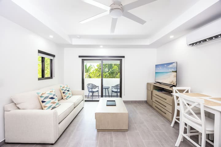 Seascape Grace Bay Hotel & Townhome Villas