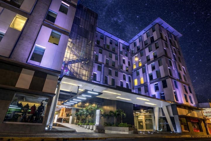 Urban Green Hotel & Suites