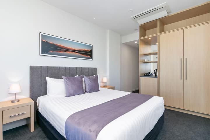Christchurch City Hotel