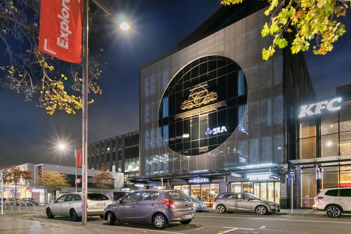 Christchurch City Hotel