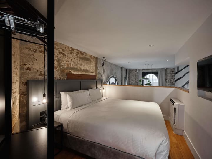Hotel Woolstore 1888, Sydney - Handwritten Collection