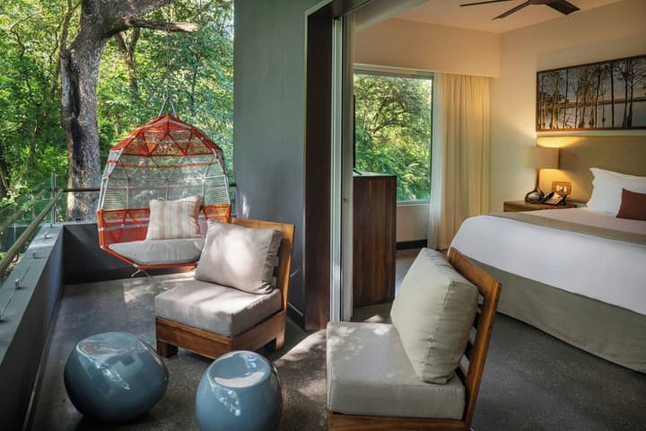 El Mangroove Papagayo, Autograph Collection