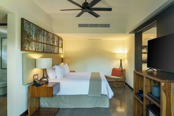 El Mangroove Papagayo, Autograph Collection