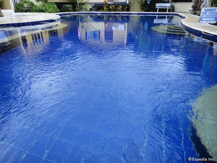 Blue Lagoon Inn & Suites