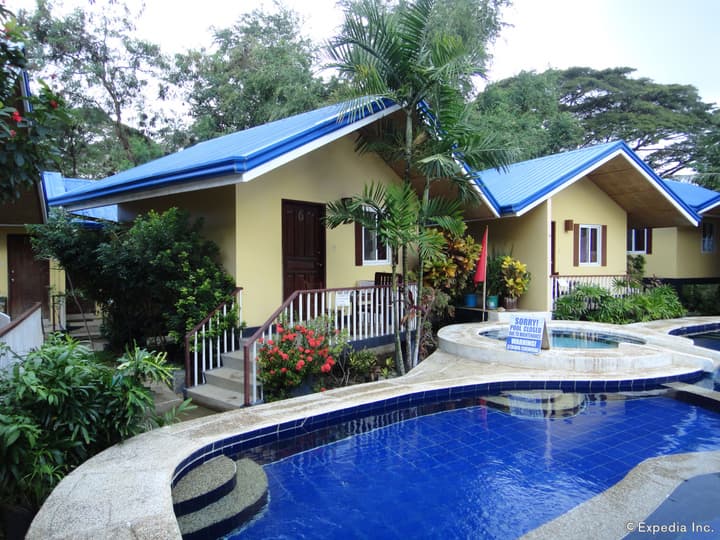 Blue Lagoon Inn & Suites