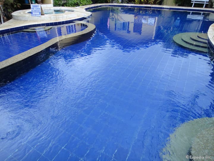 Blue Lagoon Inn & Suites