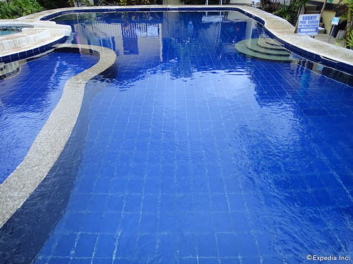 Blue Lagoon Inn & Suites