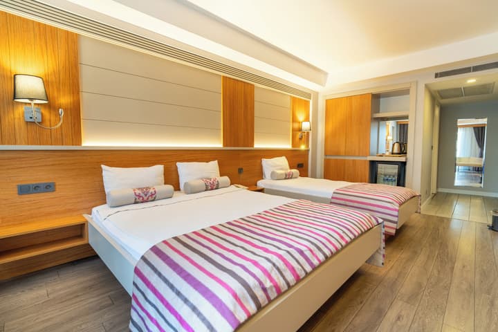 May Park Hotel