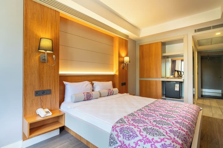 May Park Hotel