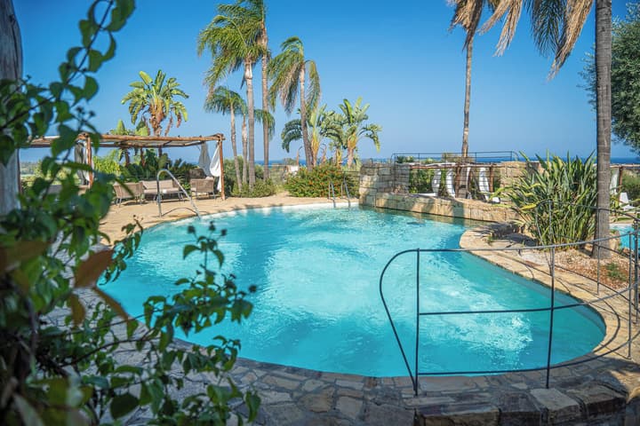 Felix Hotels - Galanias Hotel & Retreat