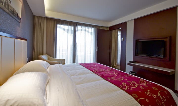 Huatian Chinagora Hotel