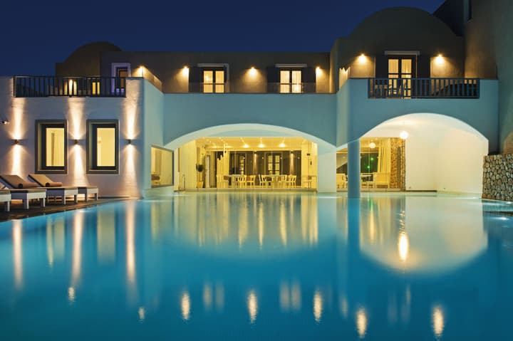 Acroterra Rosa Luxury Suites & Spa