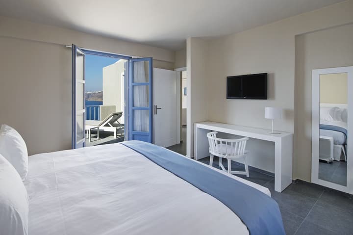 Acroterra Rosa Luxury Suites & Spa