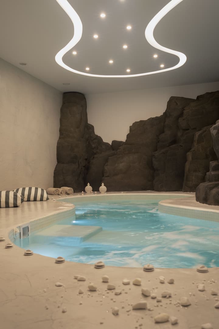 Acroterra Rosa Luxury Suites & Spa