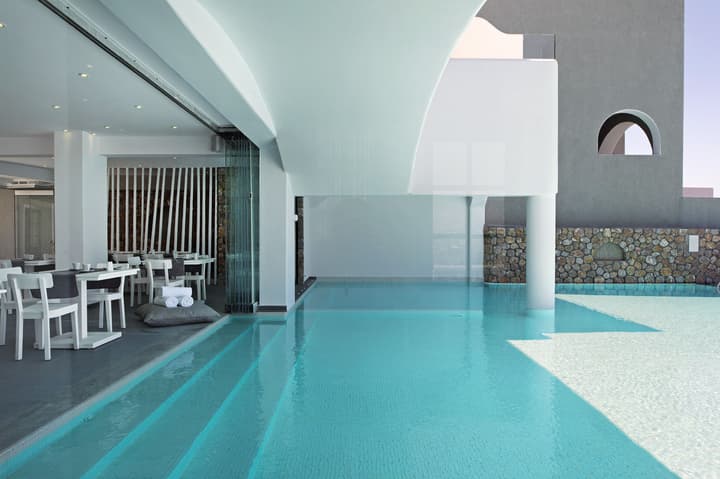 Acroterra Rosa Luxury Suites & Spa