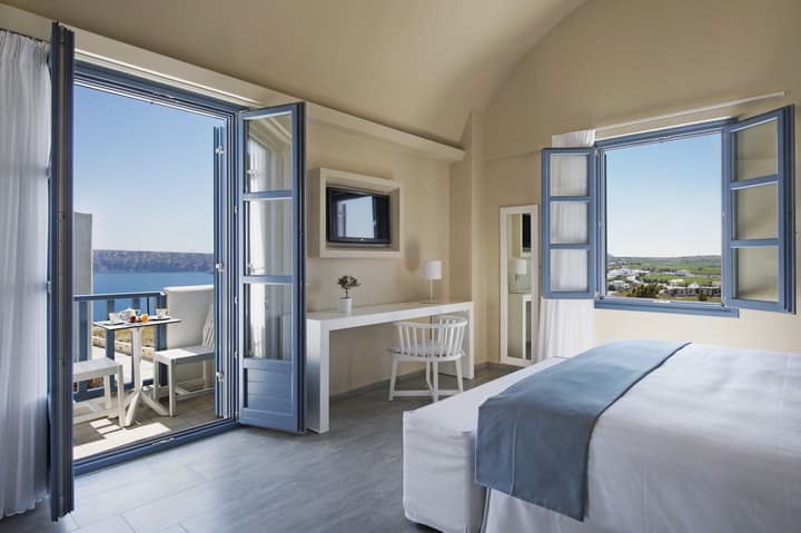 Acroterra Rosa Luxury Suites & Spa