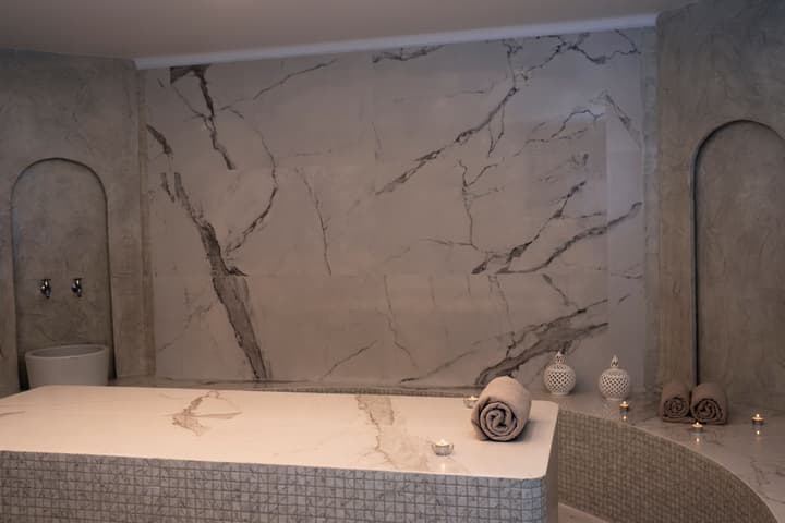 Acroterra Rosa Luxury Suites & Spa