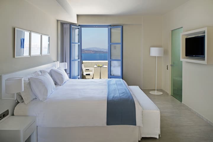 Acroterra Rosa Luxury Suites & Spa