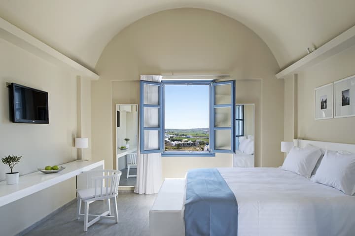 Acroterra Rosa Luxury Suites & Spa