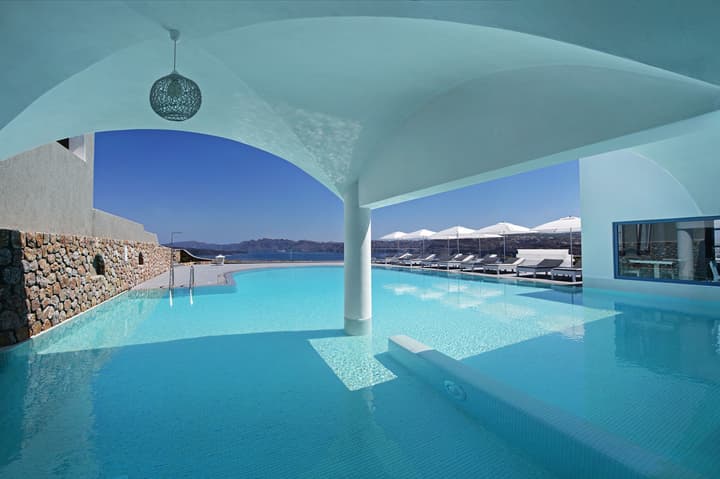 Acroterra Rosa Luxury Suites & Spa