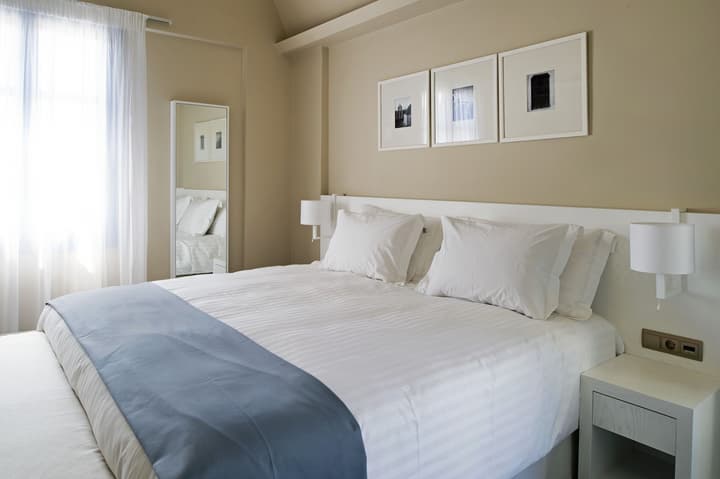 Acroterra Rosa Luxury Suites & Spa