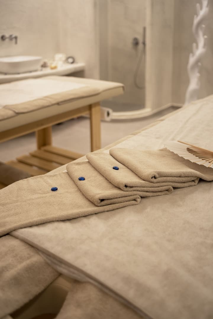 Acroterra Rosa Luxury Suites & Spa