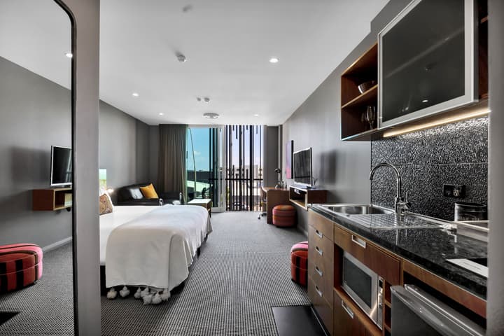 King and Queen Hotel Suites