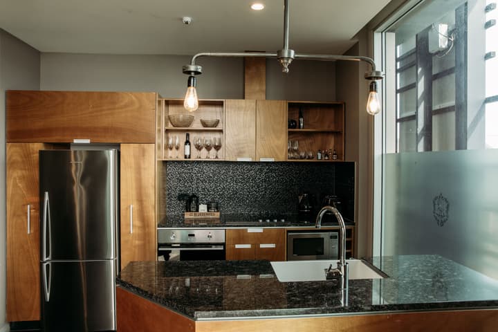 King and Queen Hotel Suites