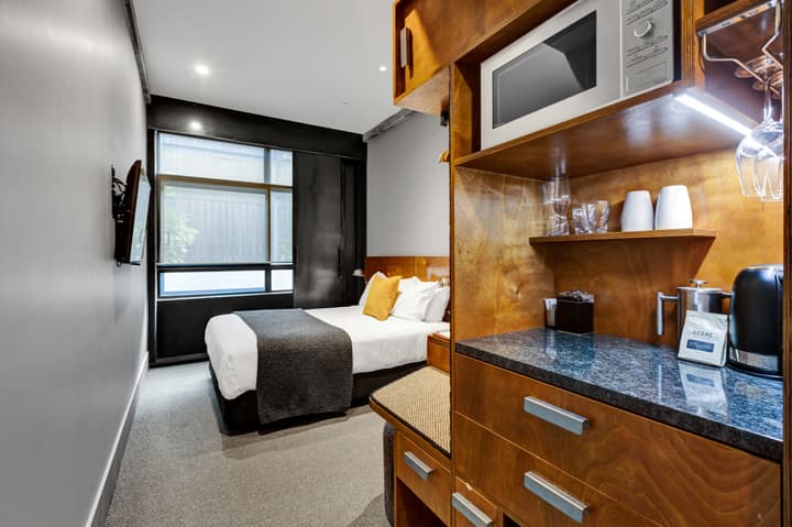 King and Queen Hotel Suites