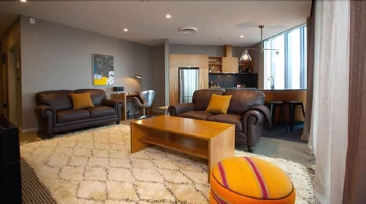 King and Queen Hotel Suites
