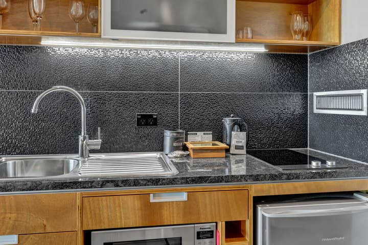 King and Queen Hotel Suites