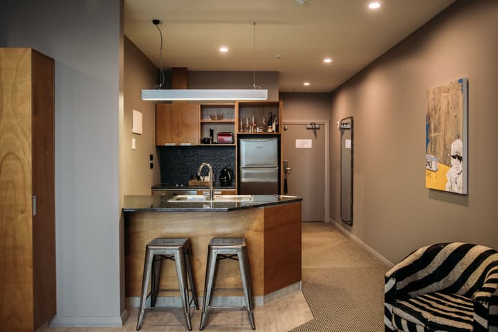 King and Queen Hotel Suites