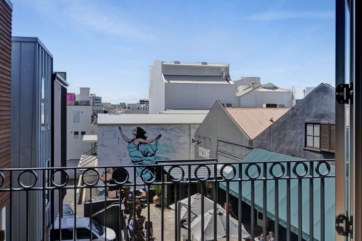 King and Queen Hotel Suites