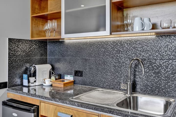 King and Queen Hotel Suites