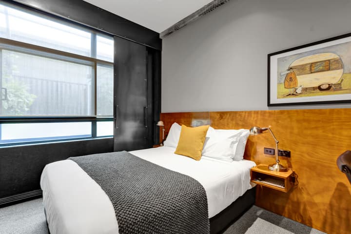 King and Queen Hotel Suites