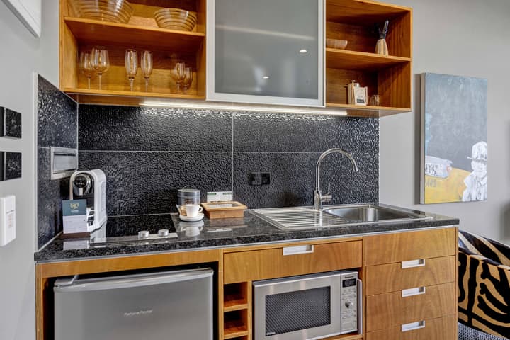 King and Queen Hotel Suites