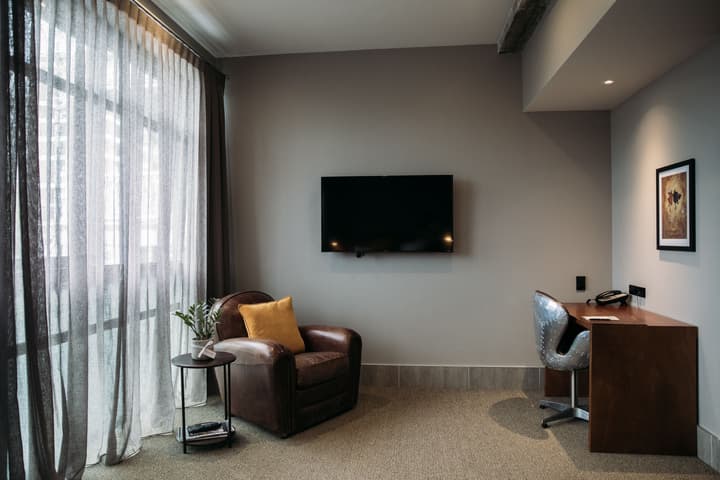 King and Queen Hotel Suites