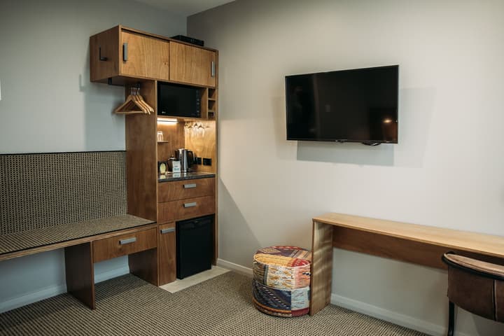 King and Queen Hotel Suites