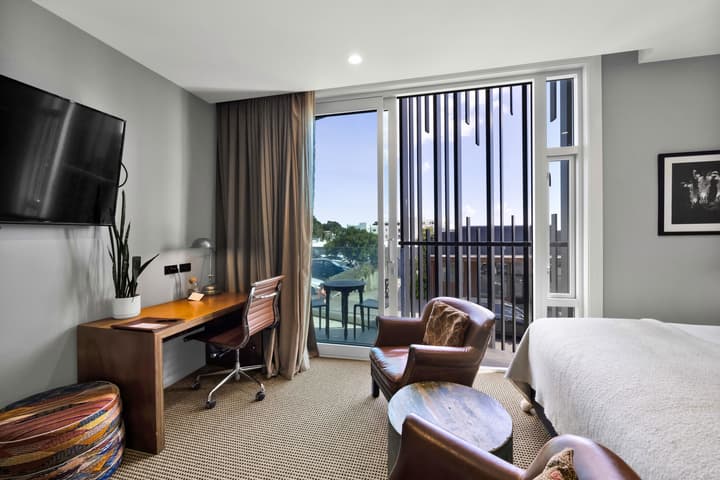 King and Queen Hotel Suites