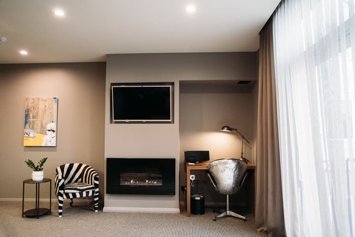 King and Queen Hotel Suites