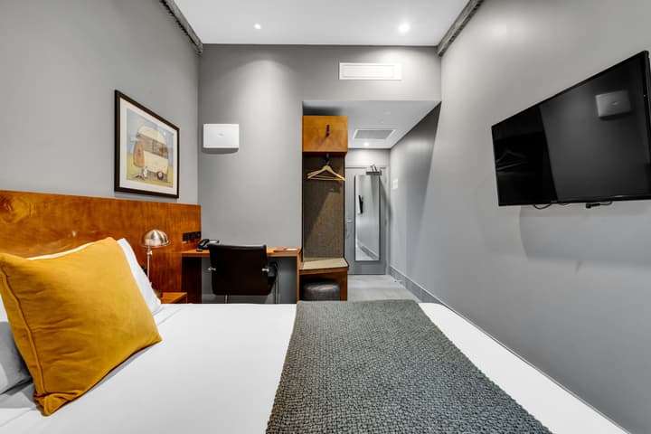 King and Queen Hotel Suites