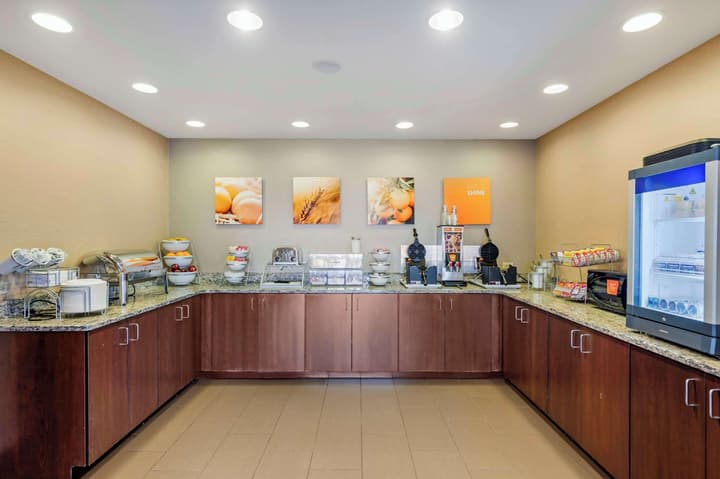 Comfort Inn & Suites