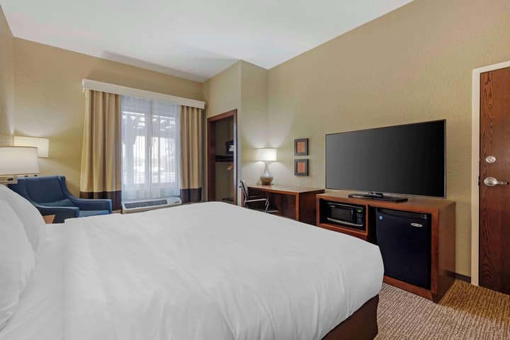 Comfort Inn & Suites