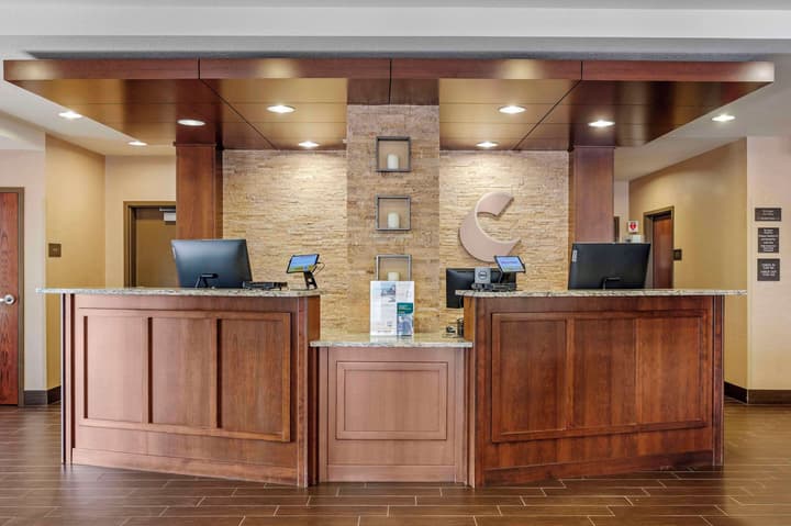 Comfort Inn & Suites