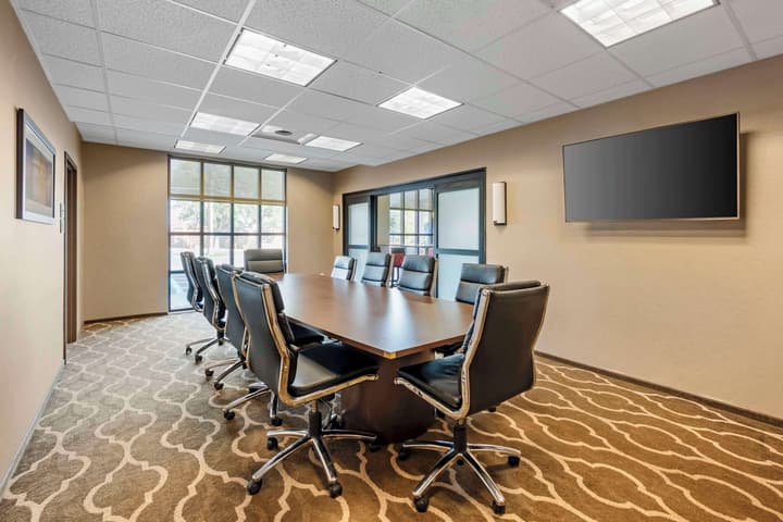 Comfort Inn & Suites