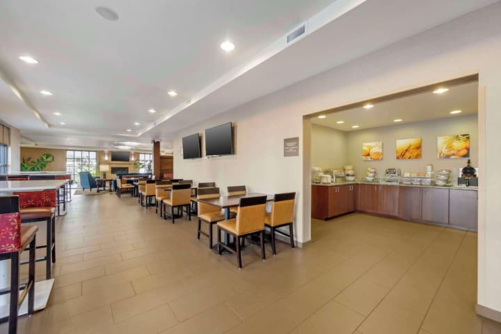 Comfort Inn & Suites