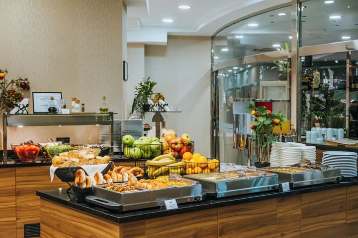 KINGS PARK HOTEL