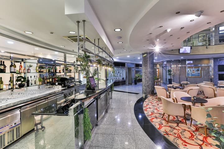 KINGS PARK HOTEL